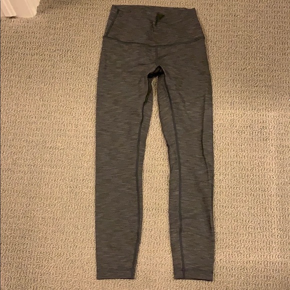 Like New LuLulemon Leggings - Picture 1 of 2